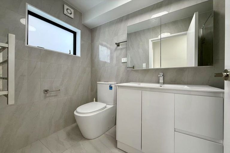 Photo of property in 4 Tawapou Close, Massey, Auckland, 0614