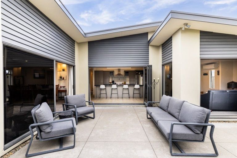 Photo of property in 27 Pinotage Drive, Greenmeadows, Napier, 4112