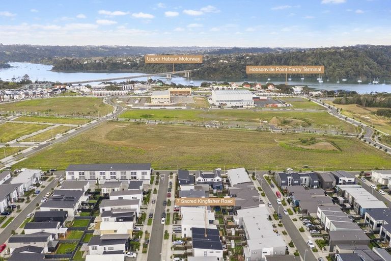 Photo of property in 7 Sacred Kingfisher Road, Hobsonville, Auckland, 0616