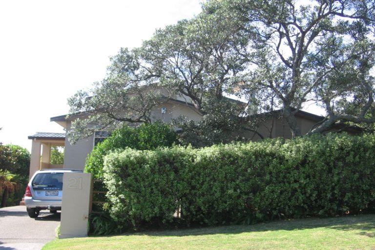 Photo of property in 21 Rothesay Bay Road, Rothesay Bay, Auckland, 0630