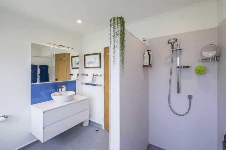 Photo of property in 15 Koromiko Road, Waikanae, 5036