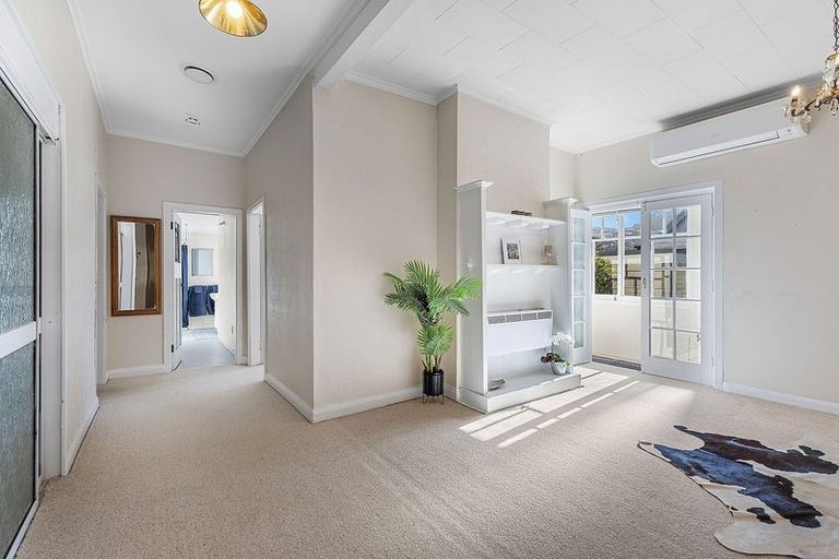 Photo of property in 10 Rimu Road, Kelburn, Wellington, 6012