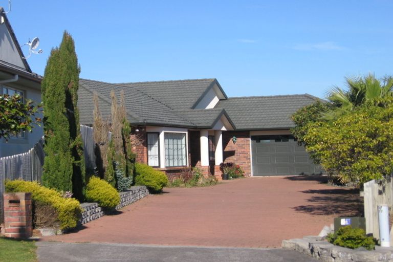 Photo of property in 7 Isaac Place, East Tamaki Heights, Auckland, 2016