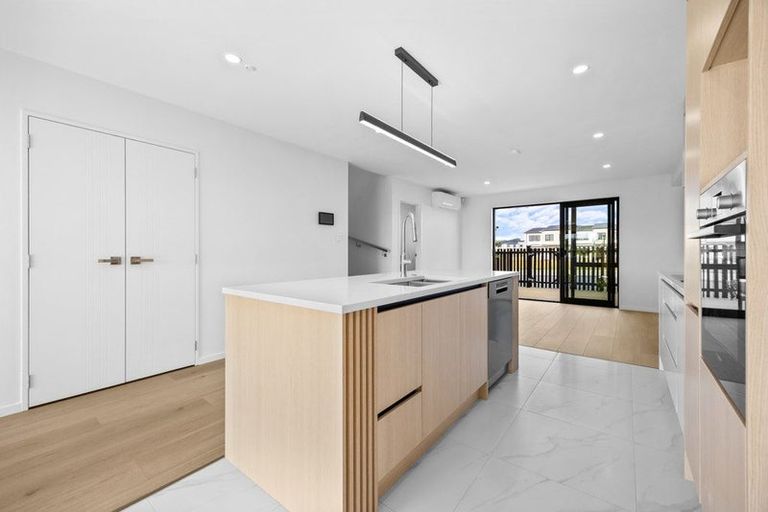Photo of property in 6 Harikoa Way, Karaka, 2113