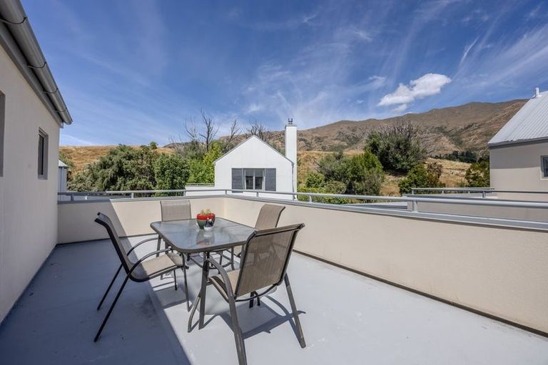 Photo of property in 9 Meadowbrook Place, Wanaka, 9305