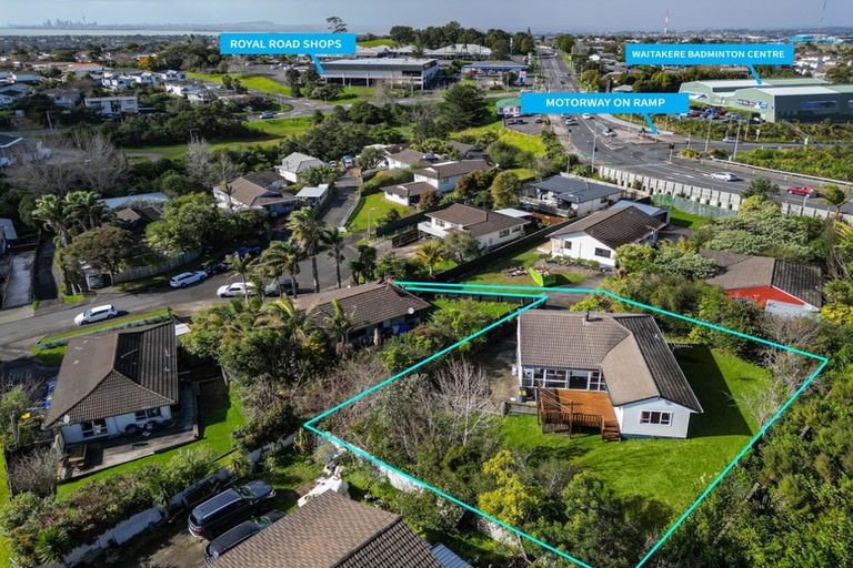 Photo of property in 11 Landsdale Place, Massey, Auckland, 0614