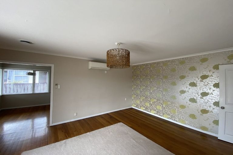 Photo of property in 1 Royal View Road, Te Atatu South, Auckland, 0610