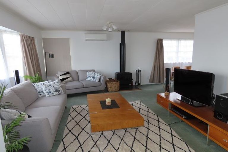 Photo of property in 8 Pipitea Place, Massey, Auckland, 0614