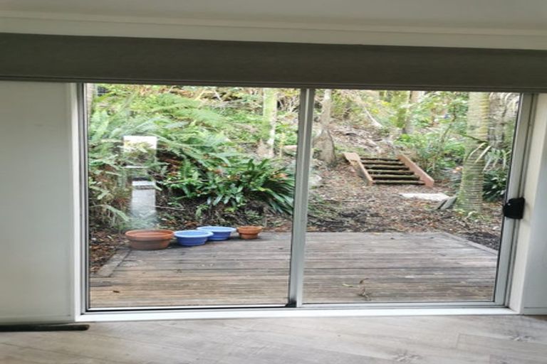 Photo of property in 128 Otitori Bay Road, Titirangi, Auckland, 0604