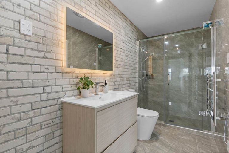 Photo of property in 2/7 Gambare Place, Wattle Downs, Auckland, 2103