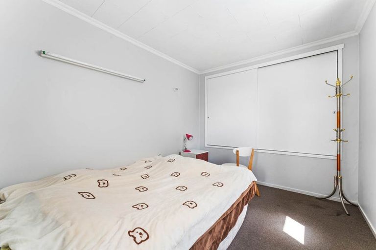 Photo of property in 37 Queen Mary Avenue, New Lynn, Auckland, 0600