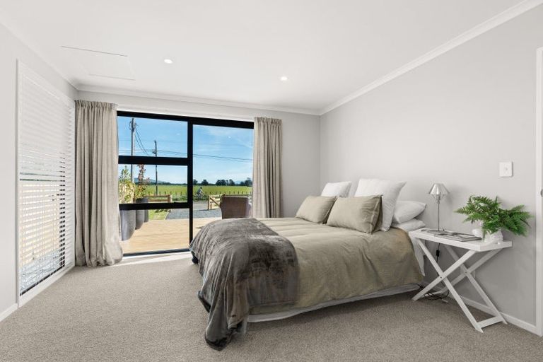 Photo of property in 27 Ferry Road, Martinborough, 5711