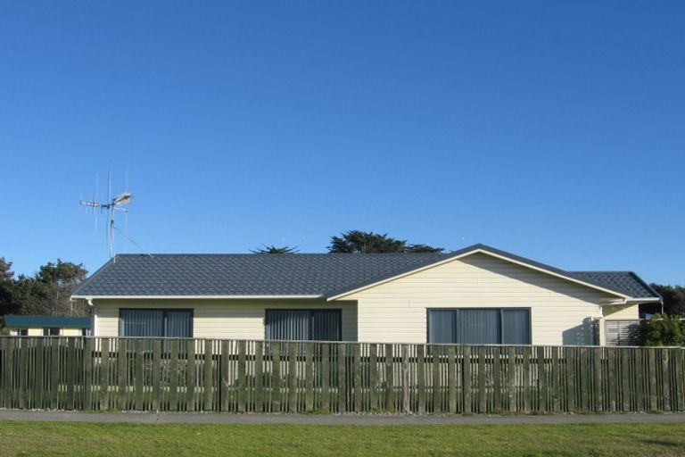 Photo of property in 23 Karaka Street, Otaki Beach, Otaki, 5512