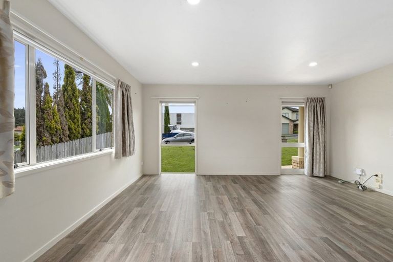 Photo of property in 22 Kinleith Way, Albany, Auckland, 0632