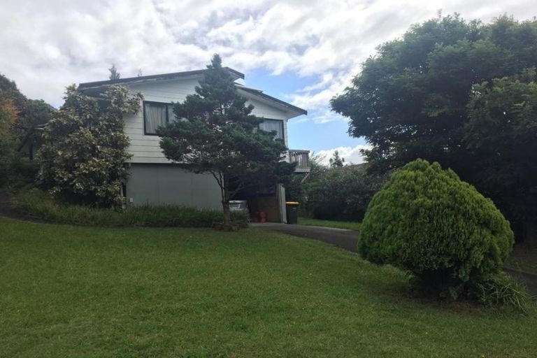 Photo of property in 5 Camilla Grove, Totara Vale, Auckland, 0629