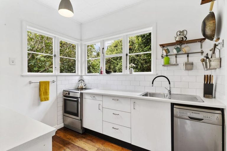 Photo of property in 105 Sunshine Avenue, Karori, Wellington, 6012