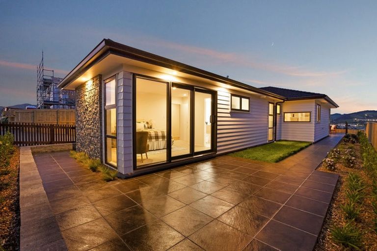 Photo of property in 26 Te Hoiere Street, Aotea, Porirua, 5024