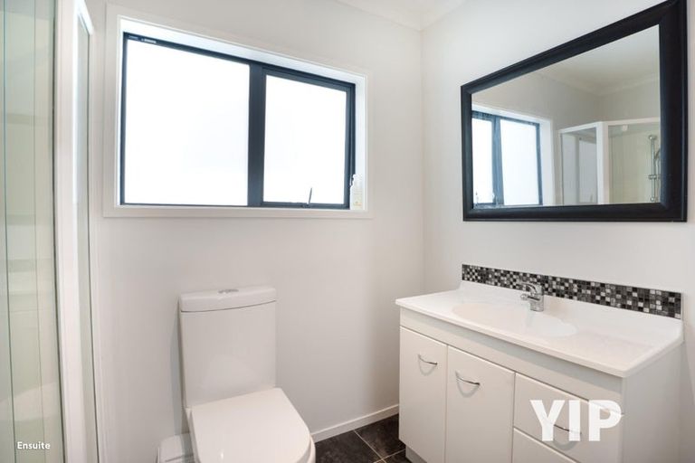 Photo of property in 140 Woodman Drive, Tawa, Wellington, 5028