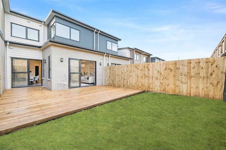 Photo of property in 36 Paina Crescent, Massey, Auckland, 0614