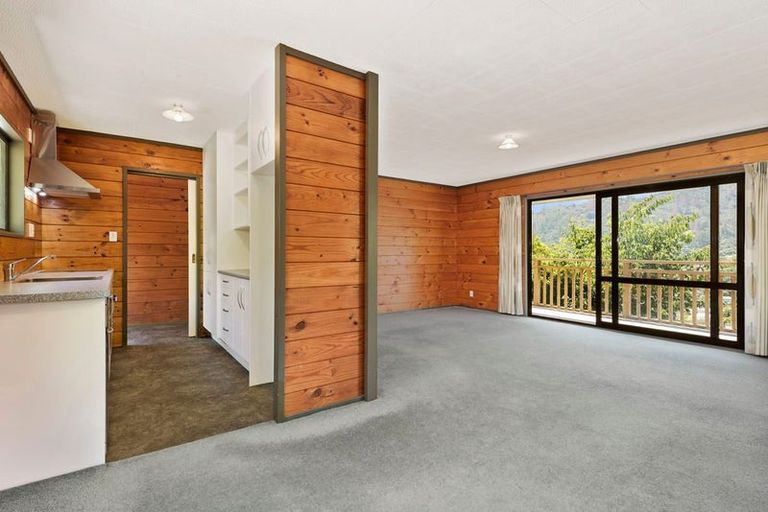 Photo of property in 43 August Street, Stokes Valley, Lower Hutt, 5019