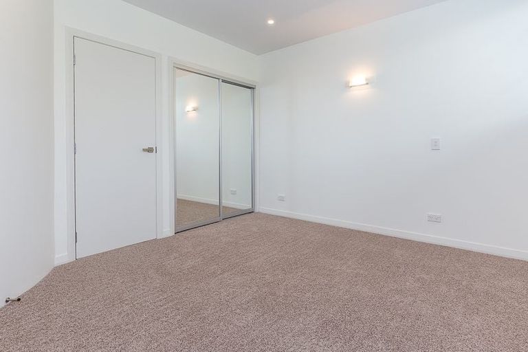 Photo of property in 6b Browns Bay Road, Rothesay Bay, Auckland, 0630