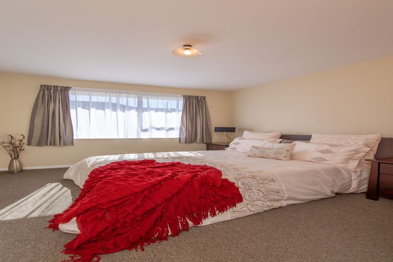 Photo of property in 19 Sturrocks Road, Redwood, Christchurch, 8051