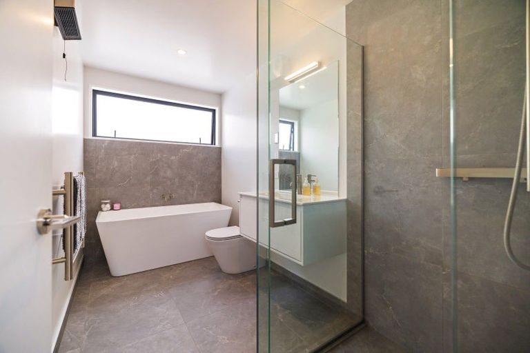 Photo of property in 4 Shallow Close, Jacks Point, 9371