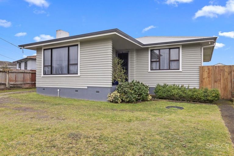 Photo of property in 8 Omori Place, Castlecliff, Whanganui, 4501
