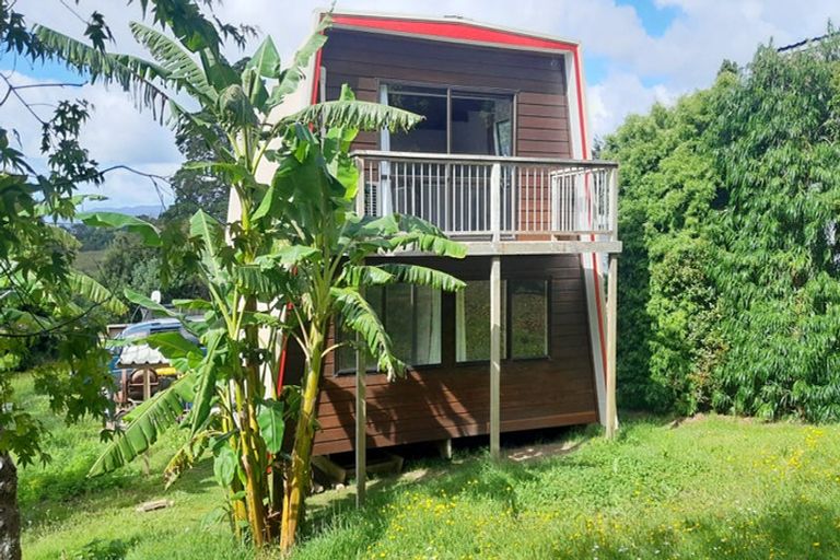 Photo of property in 18 Edgerton Road, Te Atatu Peninsula, Auckland, 0610