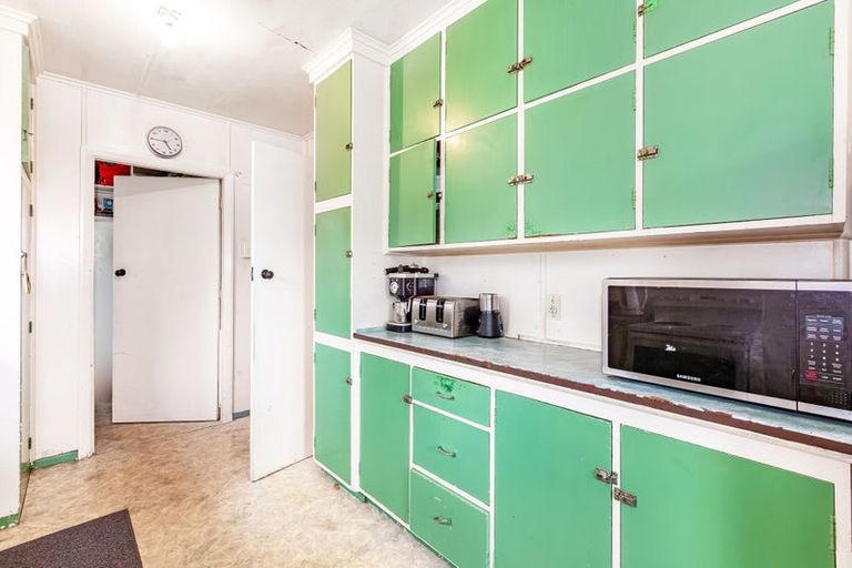 Photo of property in 15 Northumberland Street, Cannons Creek, Porirua, 5024