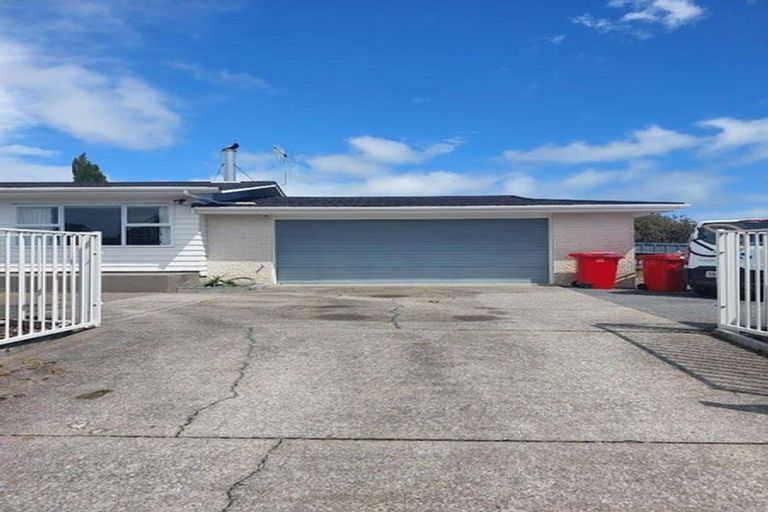 Photo of property in 76 Gray Avenue, Paraparaumu Beach, Paraparaumu, 5032