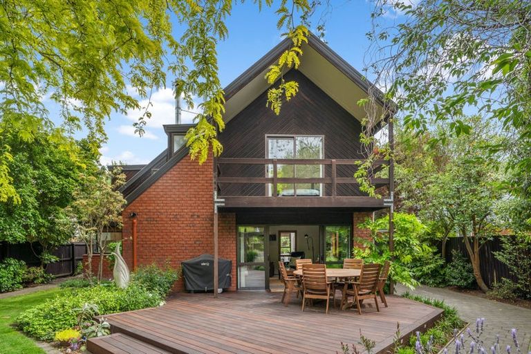 Photo of property in 16 Felstead Place, Avonhead, Christchurch, 8042