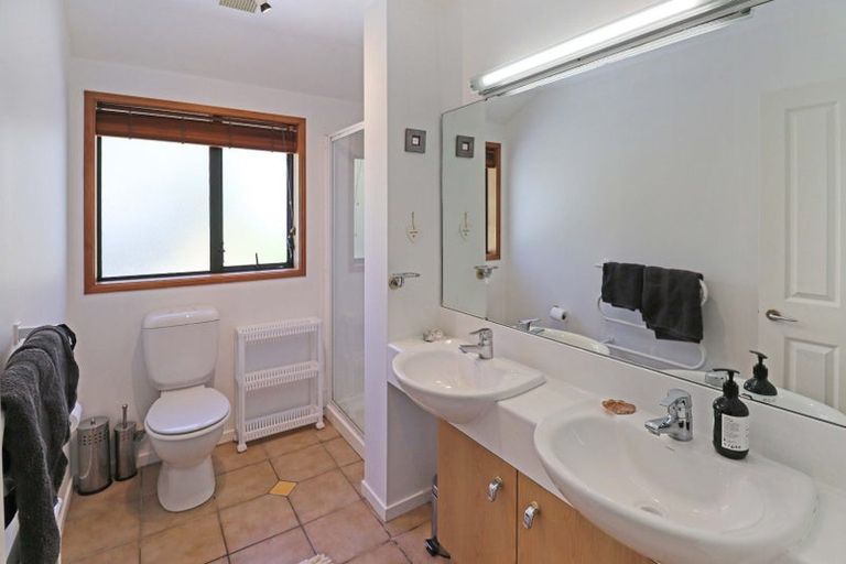 Photo of property in 15a Waru Street, Khandallah, Wellington, 6035