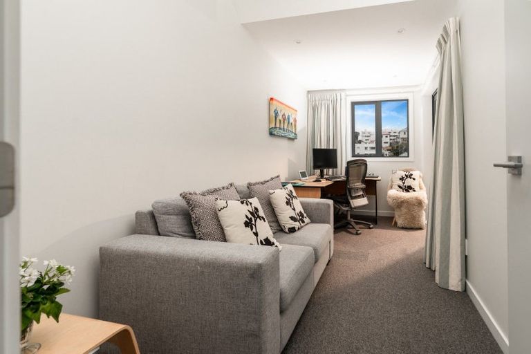 Photo of property in 35 Queen Street, Mount Victoria, Wellington, 6011