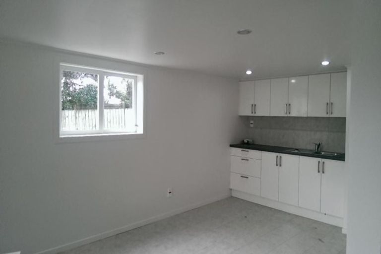 Photo of property in 10 Bishop Street, Green Bay, Auckland, 0604