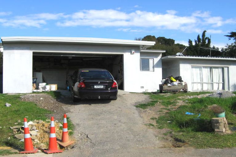 Photo of property in 1/18 Hollyhock Place, Browns Bay, Auckland, 0630
