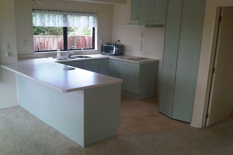 Photo of property in 2/62 Tonar Street, Northcote, Auckland, 0627