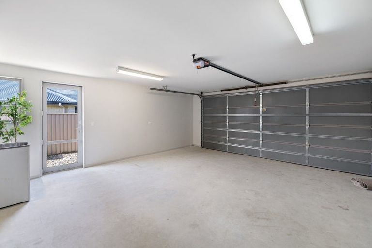 Photo of property in 12 Crabbe Place, Cromwell, 9310