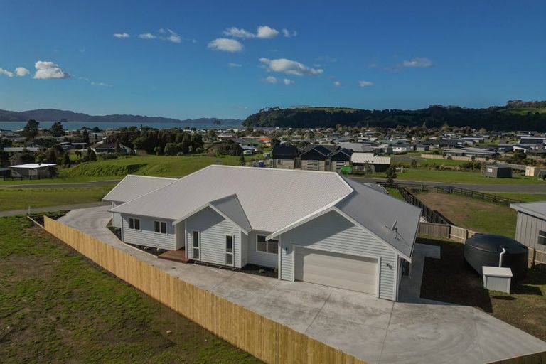 Photo of property in 3 Tinirau Place, Cooks Beach, 3591