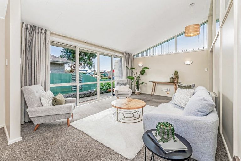 Photo of property in 27 Skerten Avenue, Hornby, Christchurch, 8042