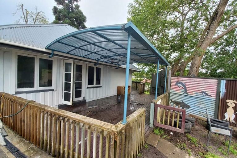 Photo of property in 32 Kashmir Road, Glen Eden, Auckland, 0602