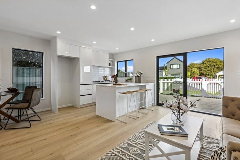 Photo of property in 647a Te Atatu Road, Te Atatu Peninsula, Auckland, 0610