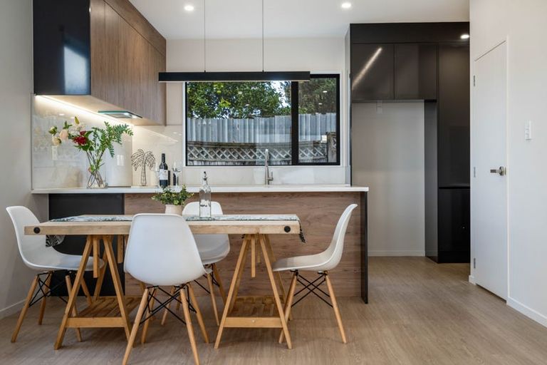 Photo of property in 7/16 Binsted Road, New Lynn, Auckland, 0600