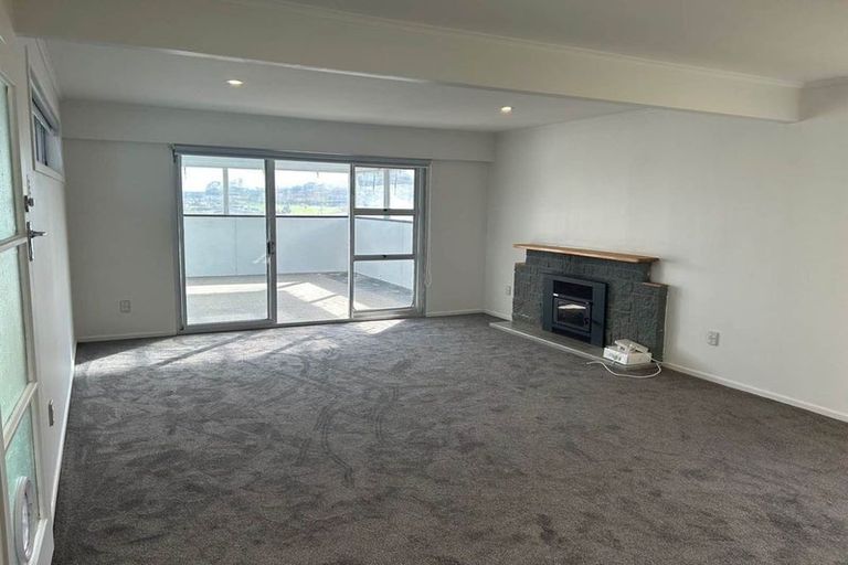 Photo of property in 9 Awaroa Road, Helensville, 0800