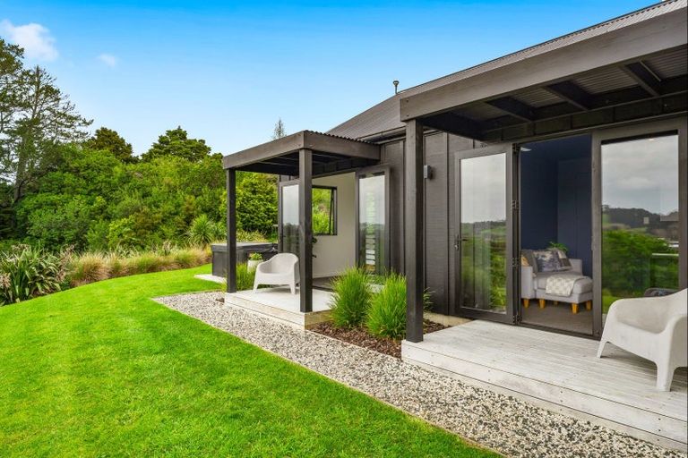 Photo of property in 7 Tamahunga Drive, Matakana, Warkworth, 0985