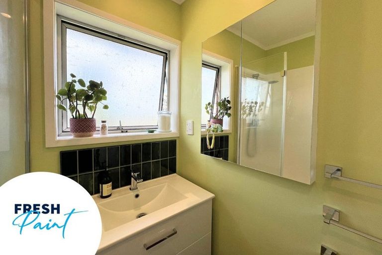 Photo of property in 2/4 Illana Place, Ranui, Auckland, 0612
