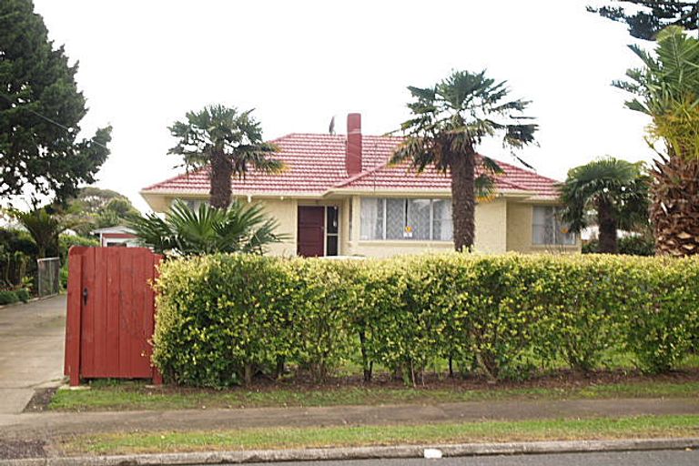 Photo of property in 13 Mervan Street, Mangere East, Auckland, 2024