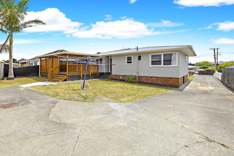 Photo of property in 16 Lyncroft Street, Mangere East, Auckland, 2024