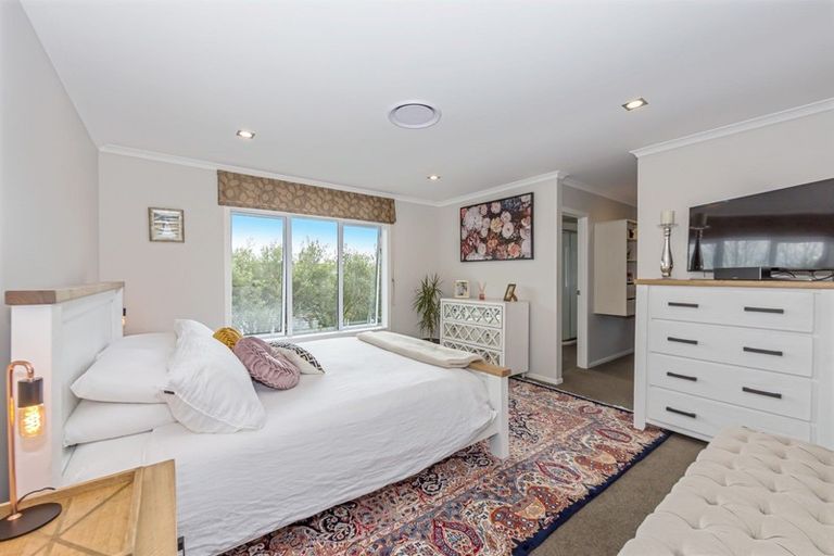Photo of property in 15 Fern Court, Orewa, 0931