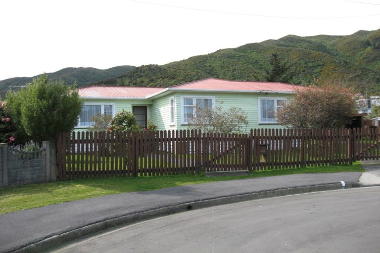 Photo of property in 9 Kim Street, Wainuiomata, Lower Hutt, 5014